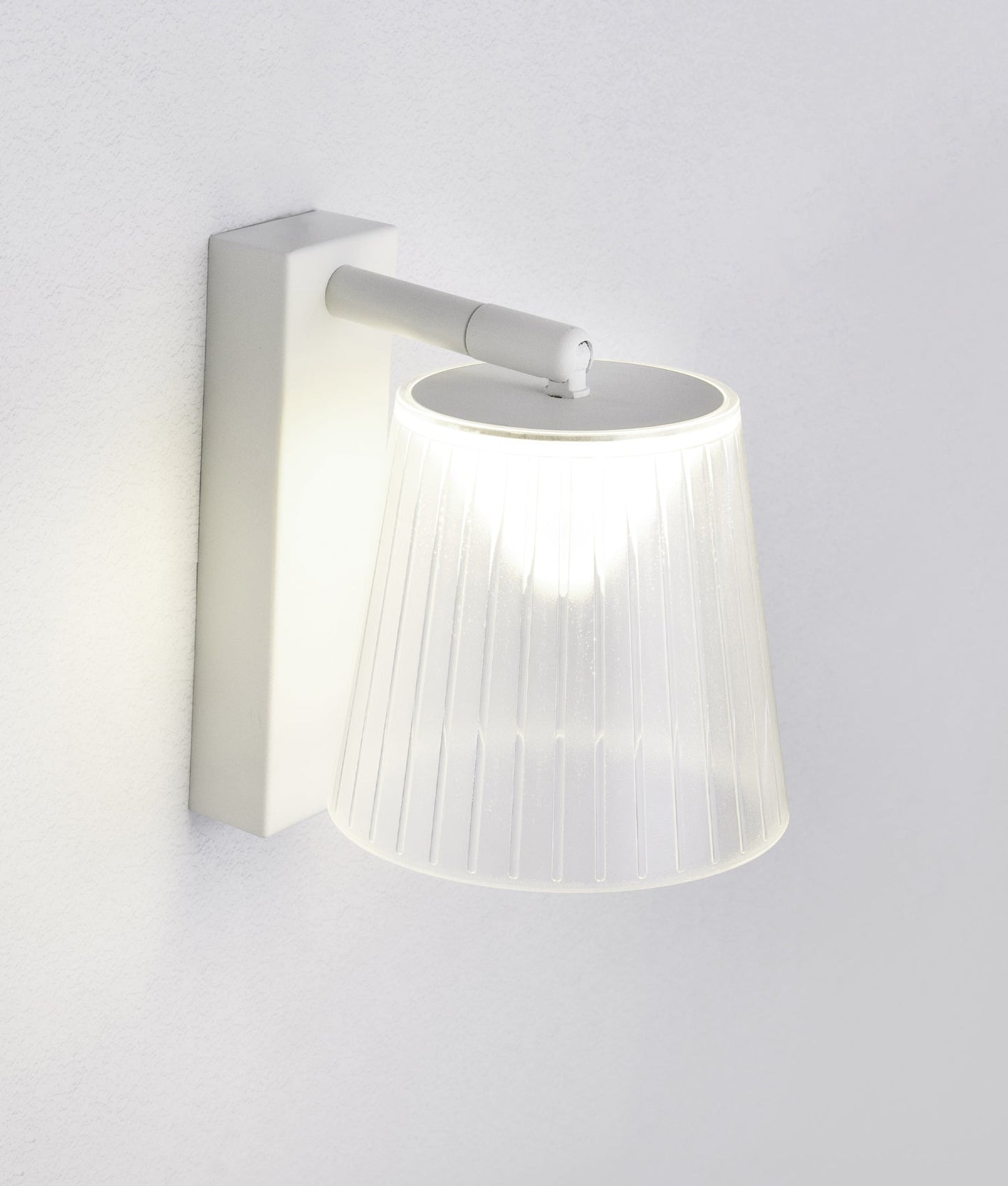 CHESTER: City Series LED Wall White 1 Switch Clear PS Shade Wall Lights
